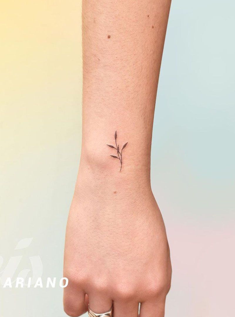 30 Pretty Wrist Tattoos to Inspire You