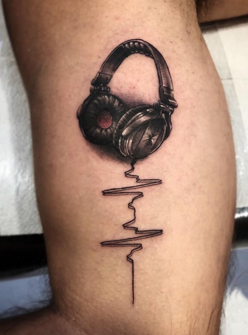 30 Pretty Headphones Tattoos You Will Love