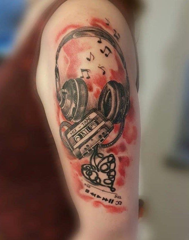 30 Pretty Headphones Tattoos You Will Love