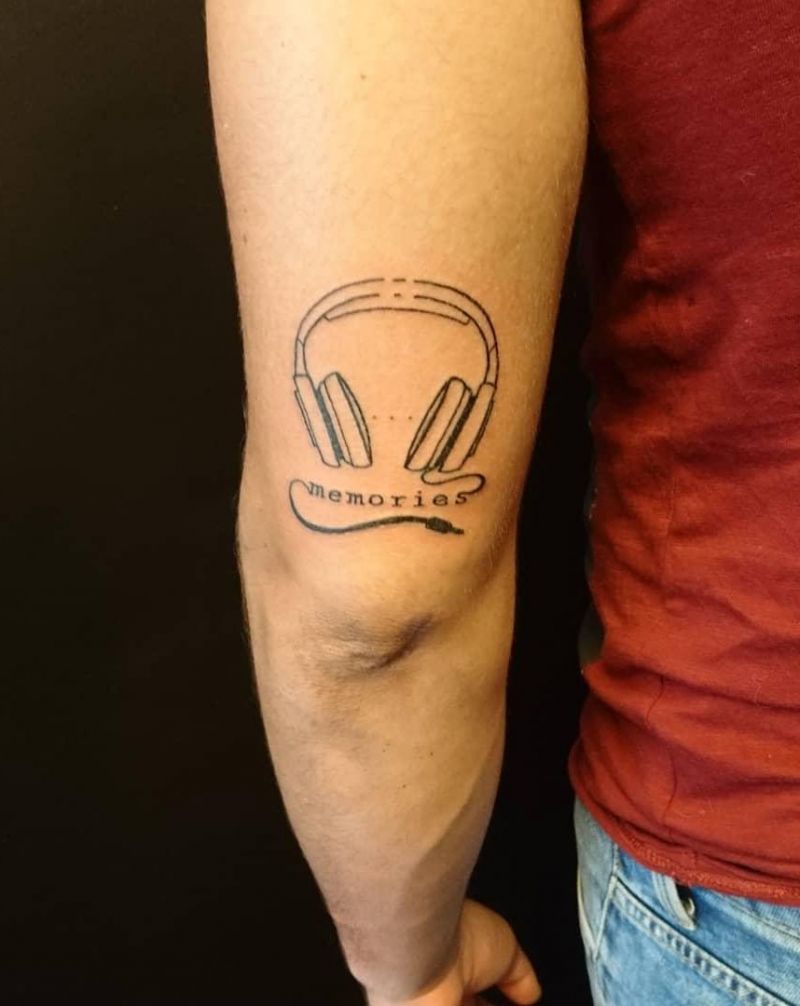 30 Pretty Headphones Tattoos You Will Love