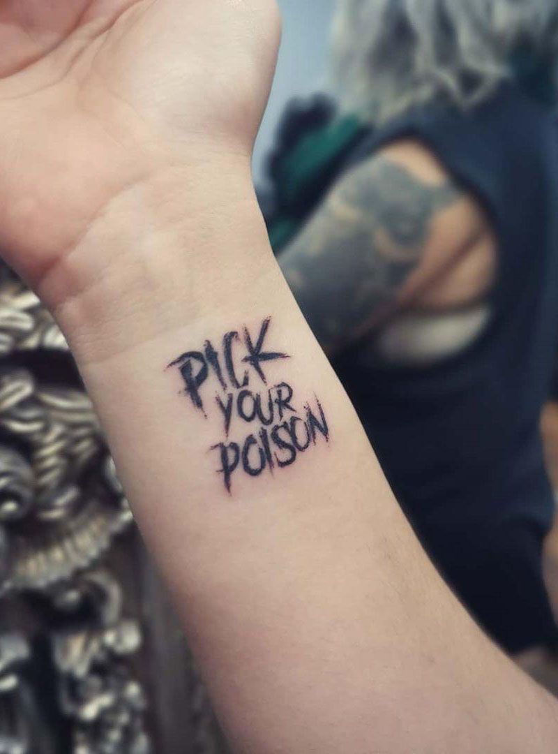 30 Pretty Wrist Tattoos to Inspire You