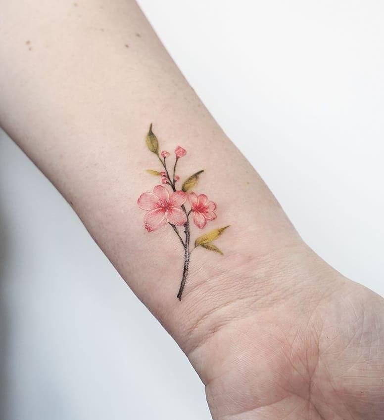 30 Pretty Wrist Tattoos to Inspire You