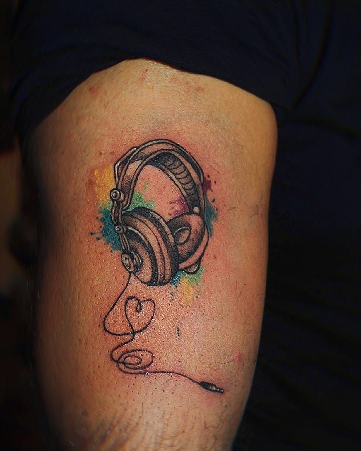 30 Pretty Headphones Tattoos You Will Love