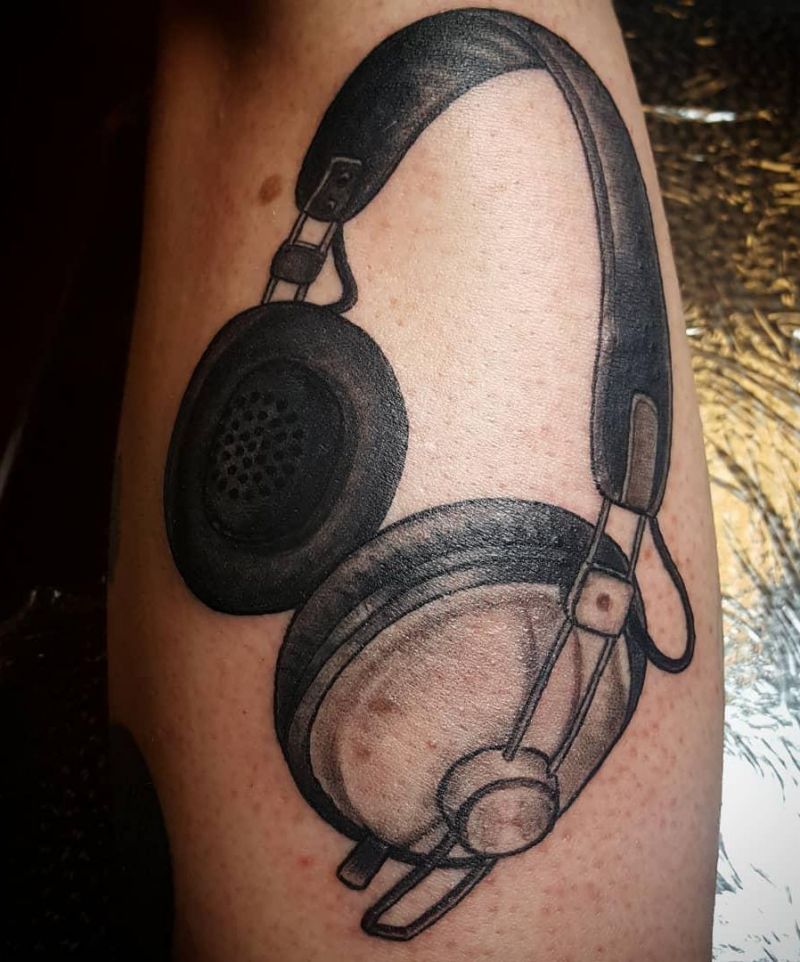 30 Pretty Headphones Tattoos You Will Love