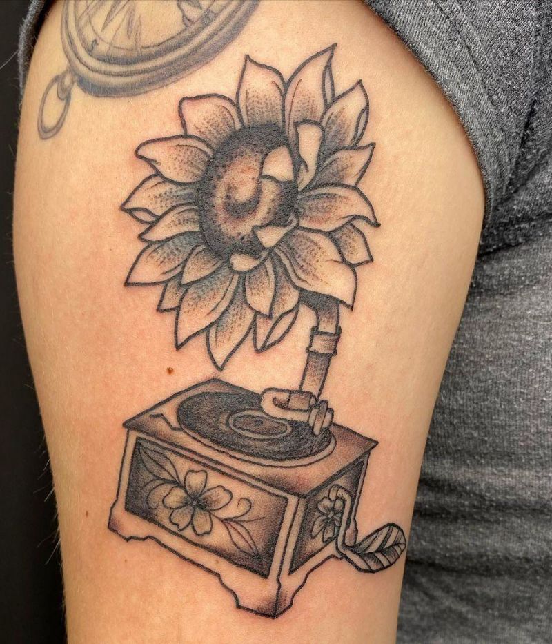 30 Pretty Vinyl Tattoos You Must Try