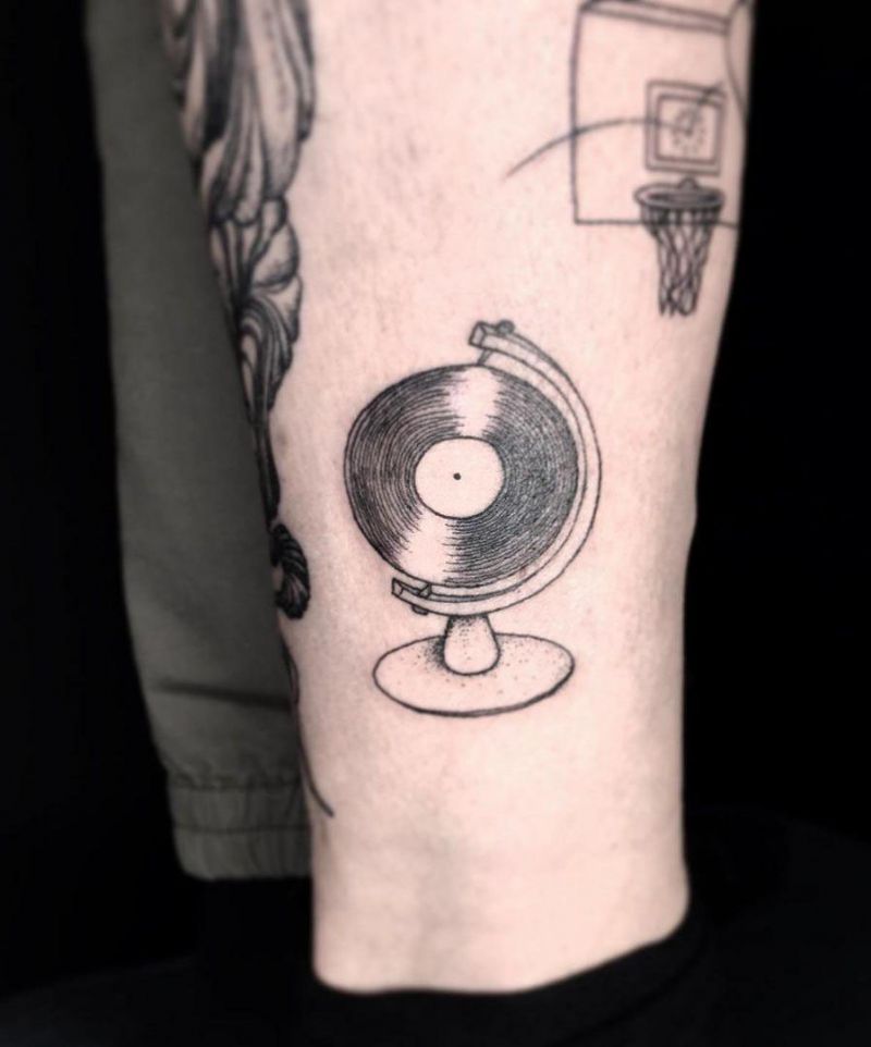 30 Pretty Vinyl Tattoos You Must Try