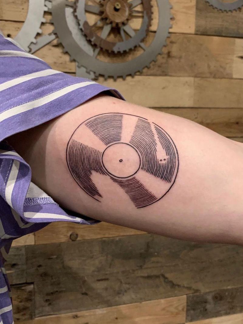 30 Pretty Vinyl Tattoos You Must Try