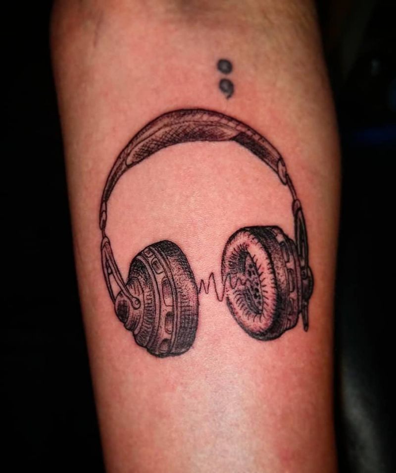 30 Pretty Headphones Tattoos You Will Love