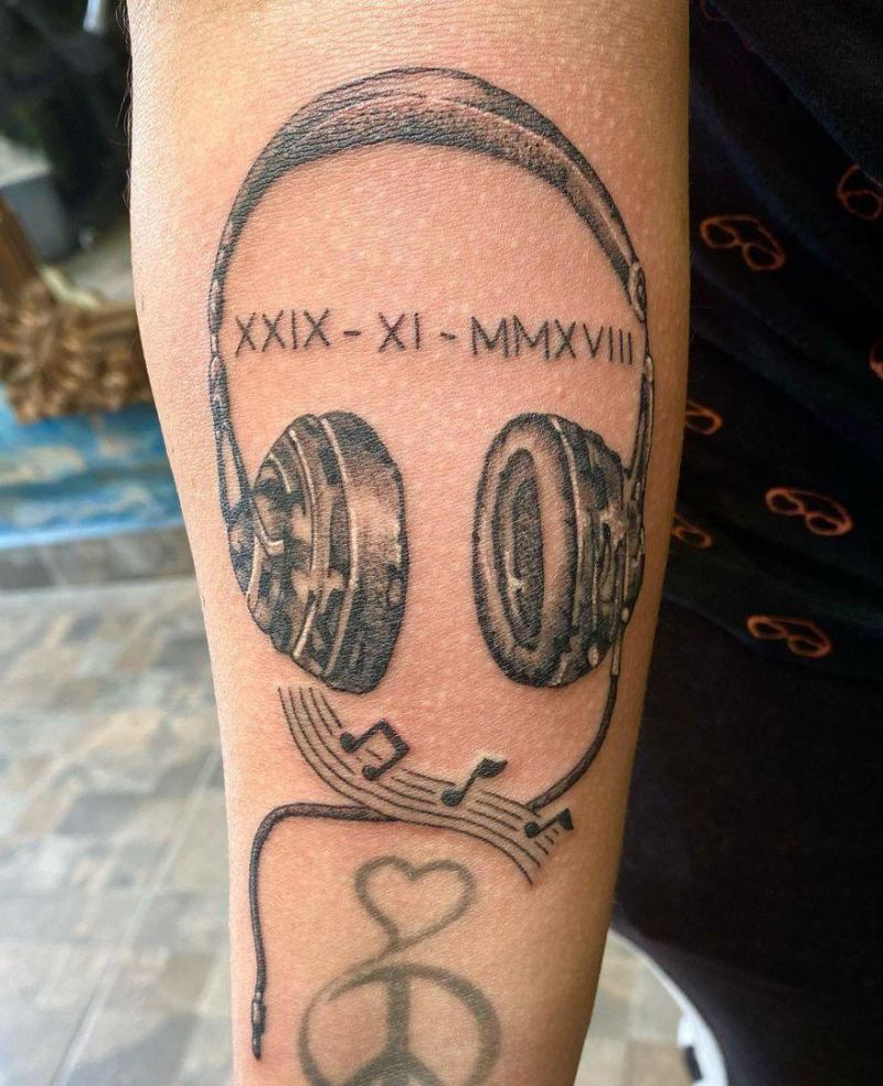 30 Pretty Headphones Tattoos You Will Love