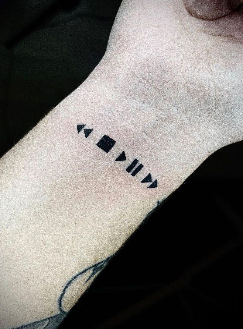 30 Pretty Play Pause Tattoos Give You Unexpected Feeling