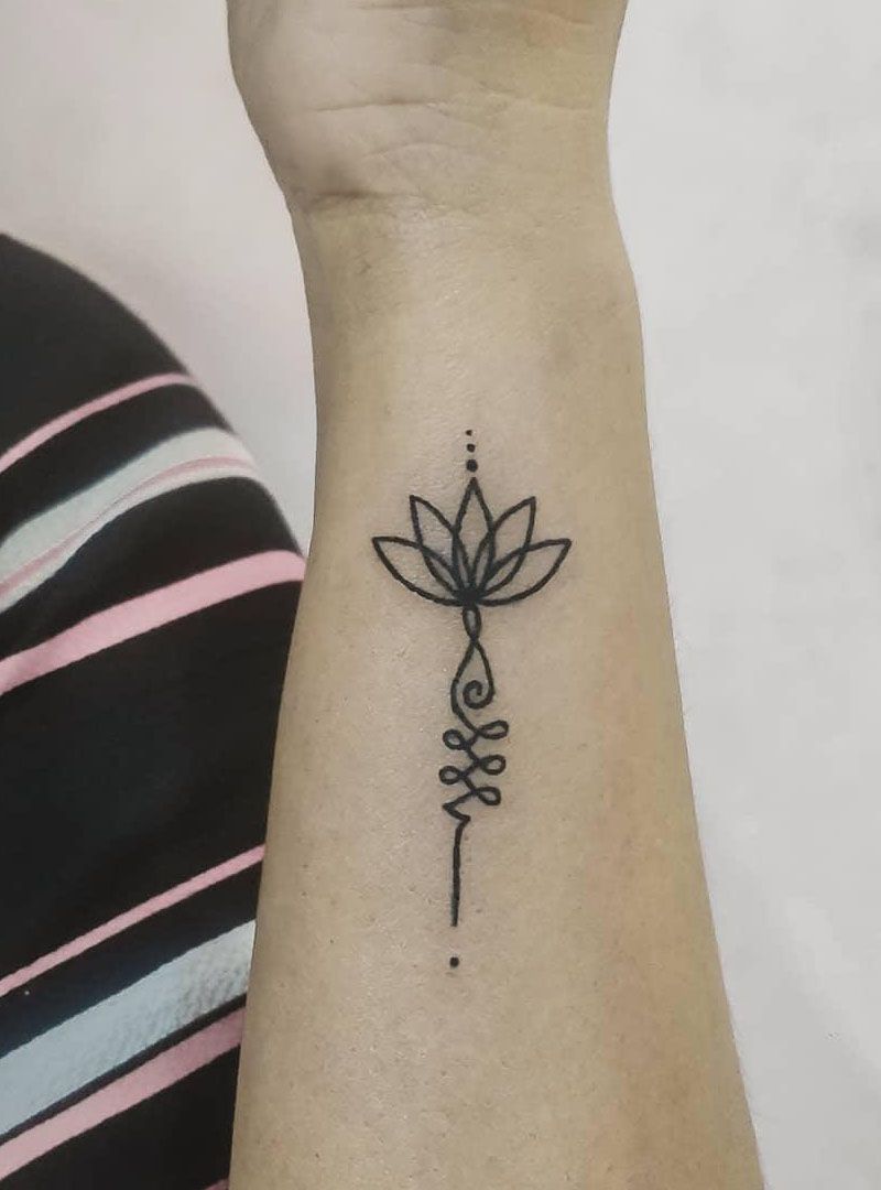 30 Pretty Wrist Tattoos to Inspire You