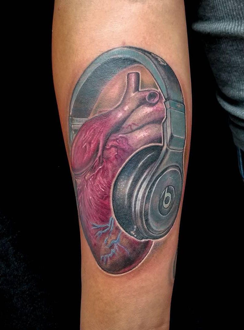 30 Pretty Headphones Tattoos You Will Love