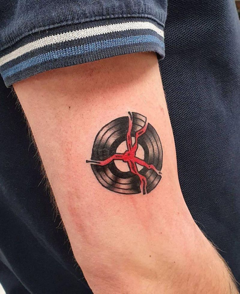 30 Pretty Vinyl Tattoos You Must Try