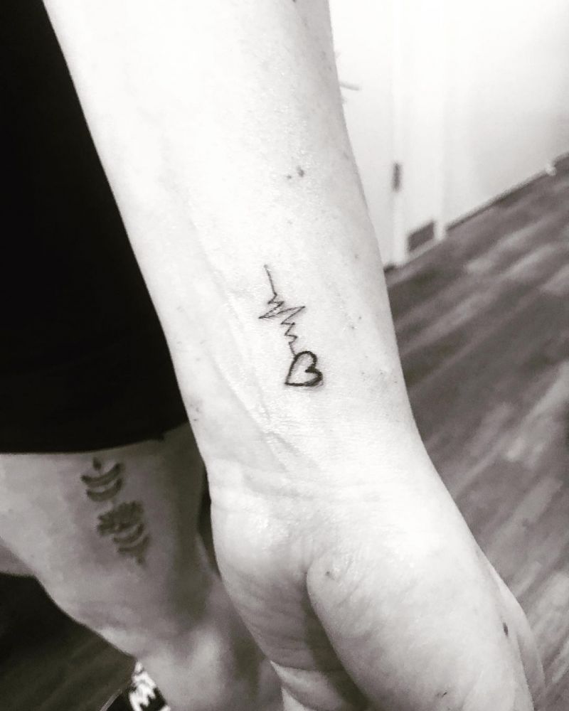 30 Pretty Heartbeat Tattoos to Inspire You