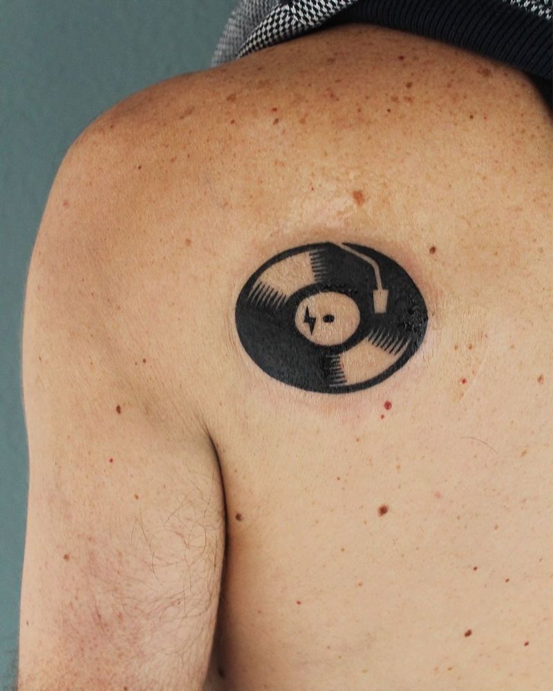 30 Pretty Vinyl Tattoos You Must Try