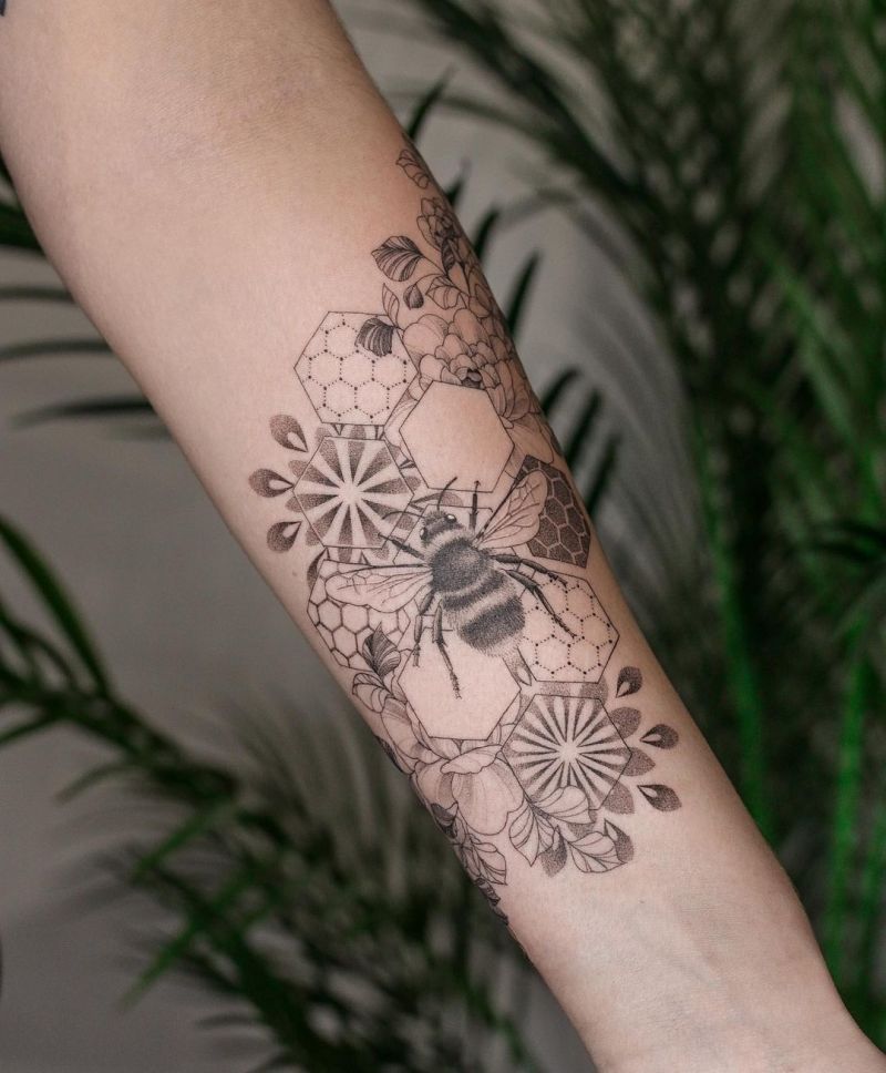 30 Pretty Bumble Bee Tattoos You Can Copy
