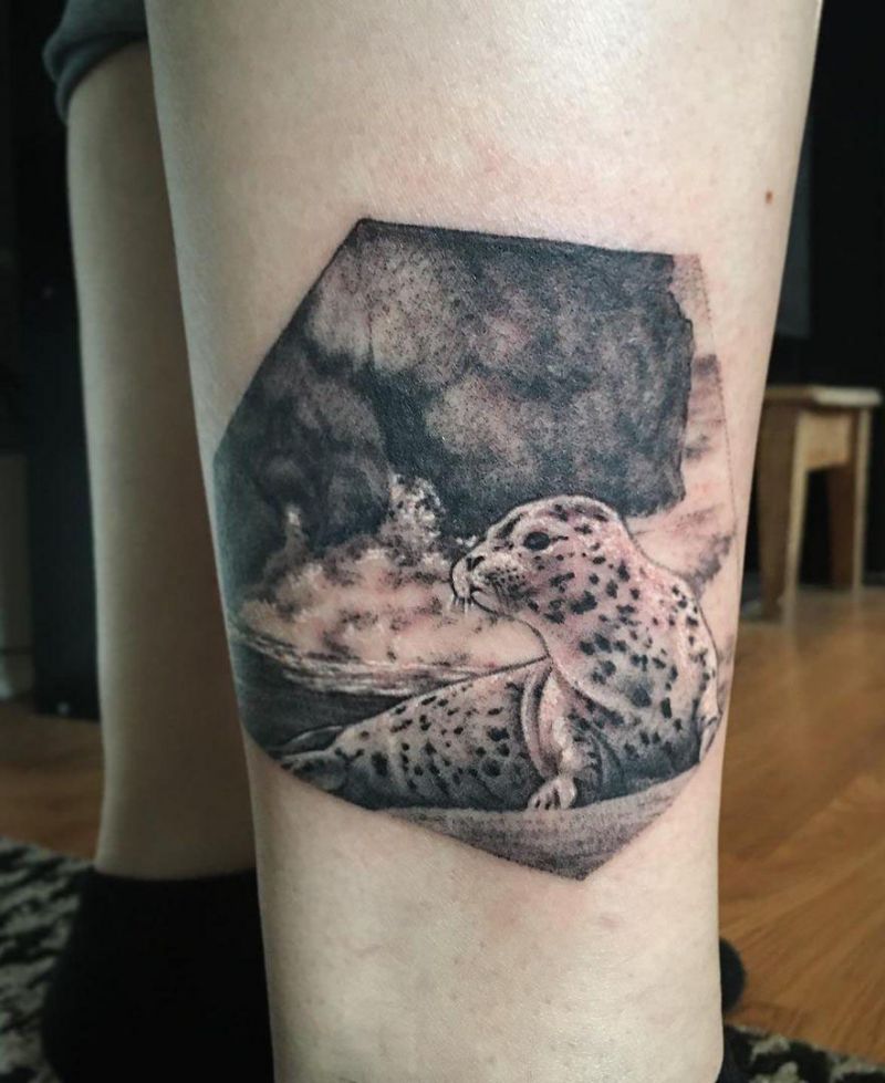 30 Pretty Seal Tattoos You Need to Copy