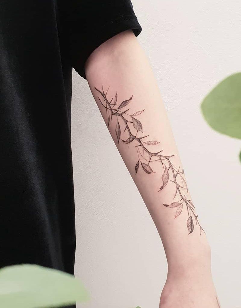 30 Pretty Thorn Tattoos You Need to Copy