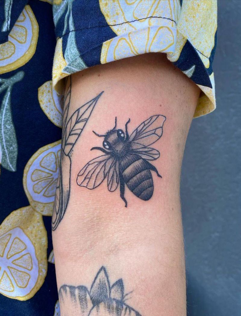 30 Pretty Bumble Bee Tattoos You Can Copy