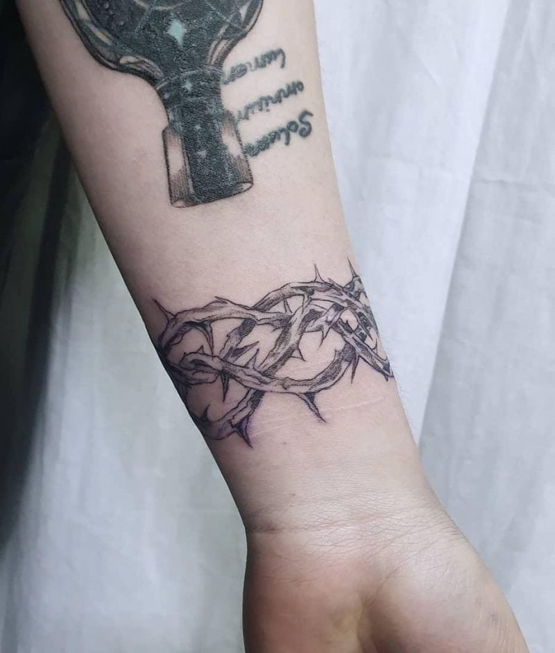 30 Pretty Thorn Tattoos You Need to Copy