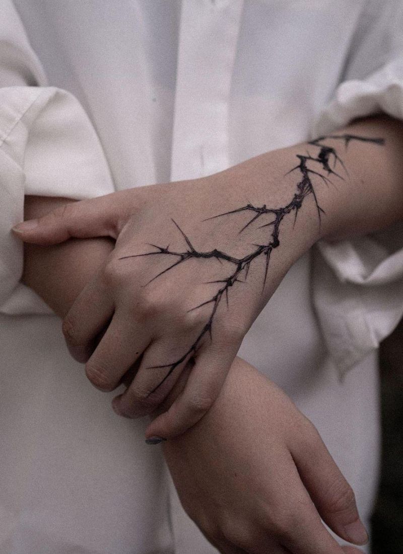 30 Pretty Thorn Tattoos You Need to Copy