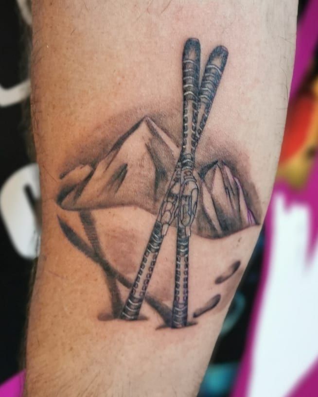 30 Pretty Skiing Tattoos You Must Try