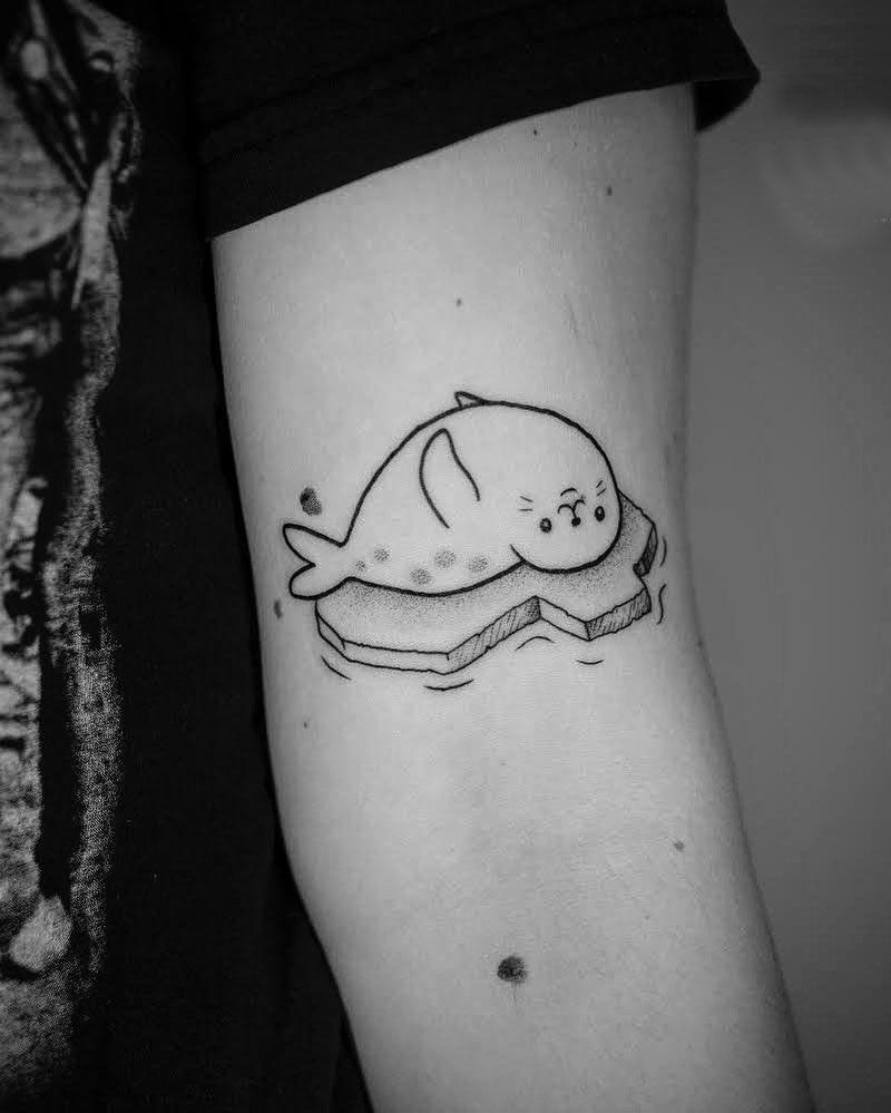 30 Pretty Seal Tattoos You Need to Copy