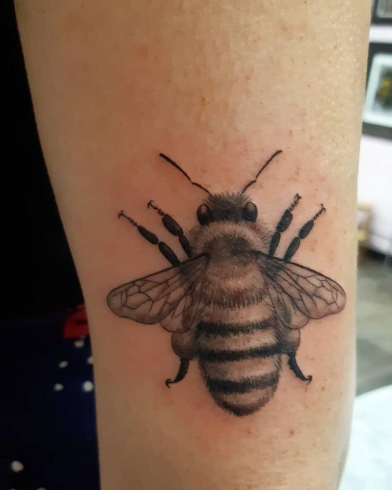 30 Pretty Bumble Bee Tattoos You Can Copy