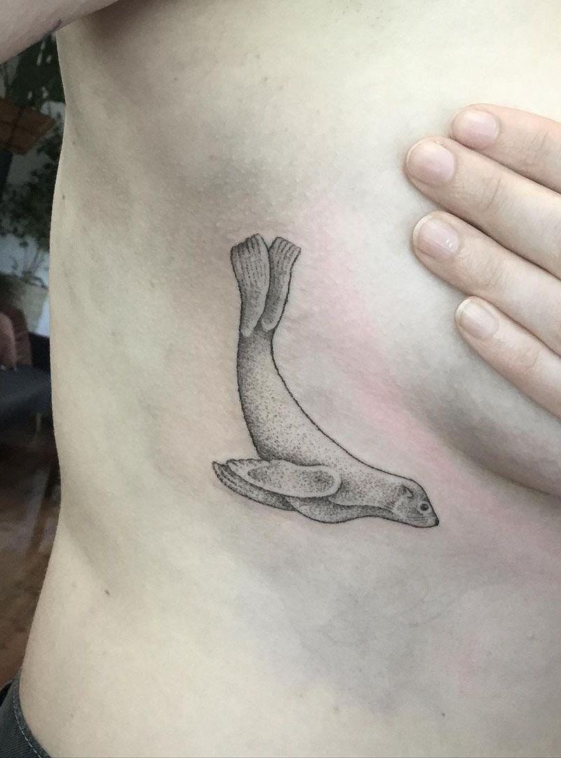 30 Pretty Seal Tattoos You Need to Copy