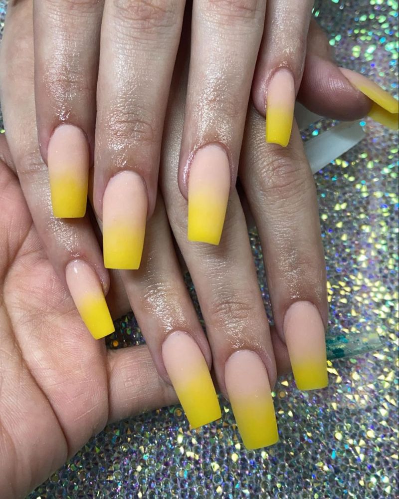 30 Trendy Yellow Ombre Nails You Must Love