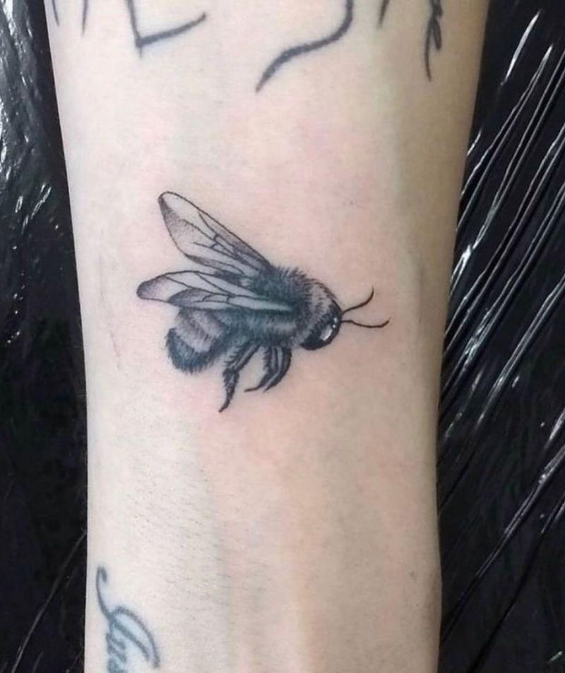 30 Pretty Bumble Bee Tattoos You Can Copy