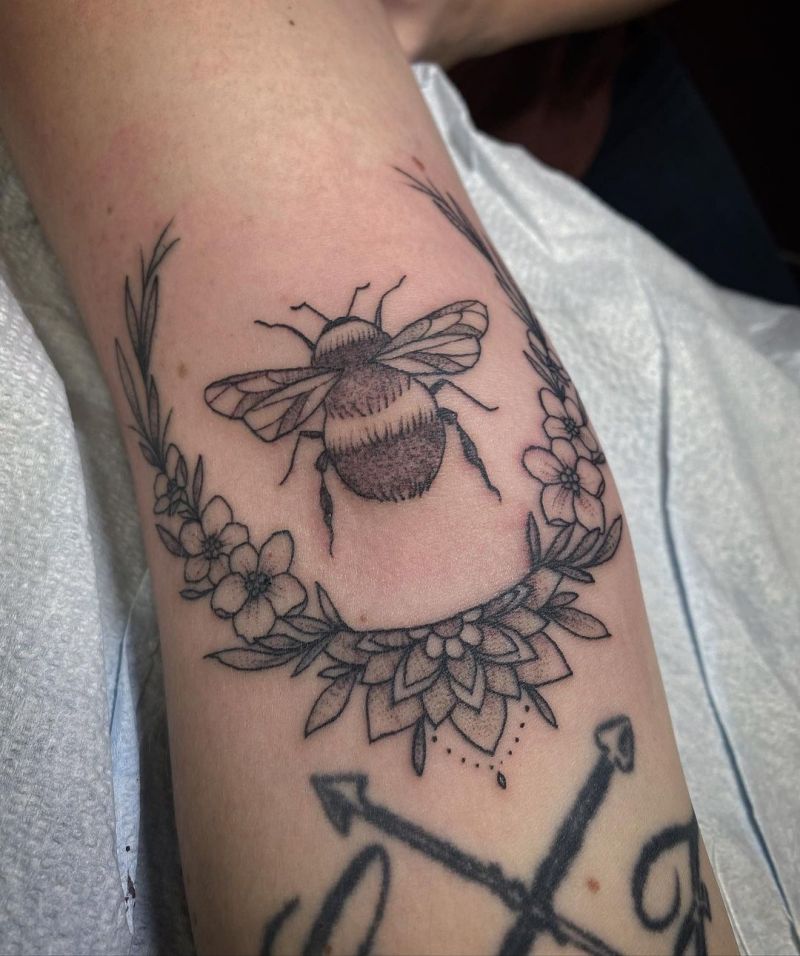 30 Pretty Bumble Bee Tattoos You Can Copy