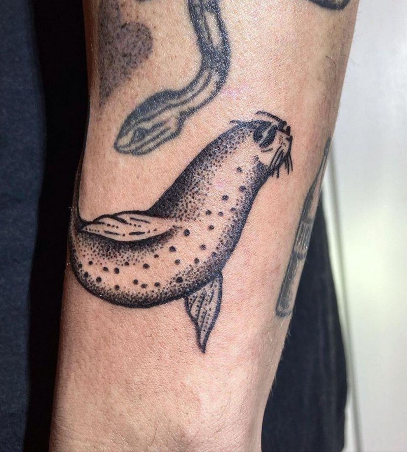 30 Pretty Seal Tattoos You Need to Copy