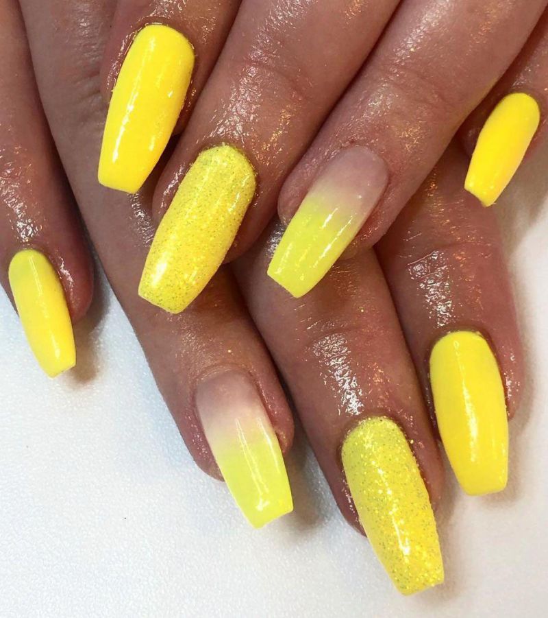 30 Trendy Yellow Ombre Nails You Must Love