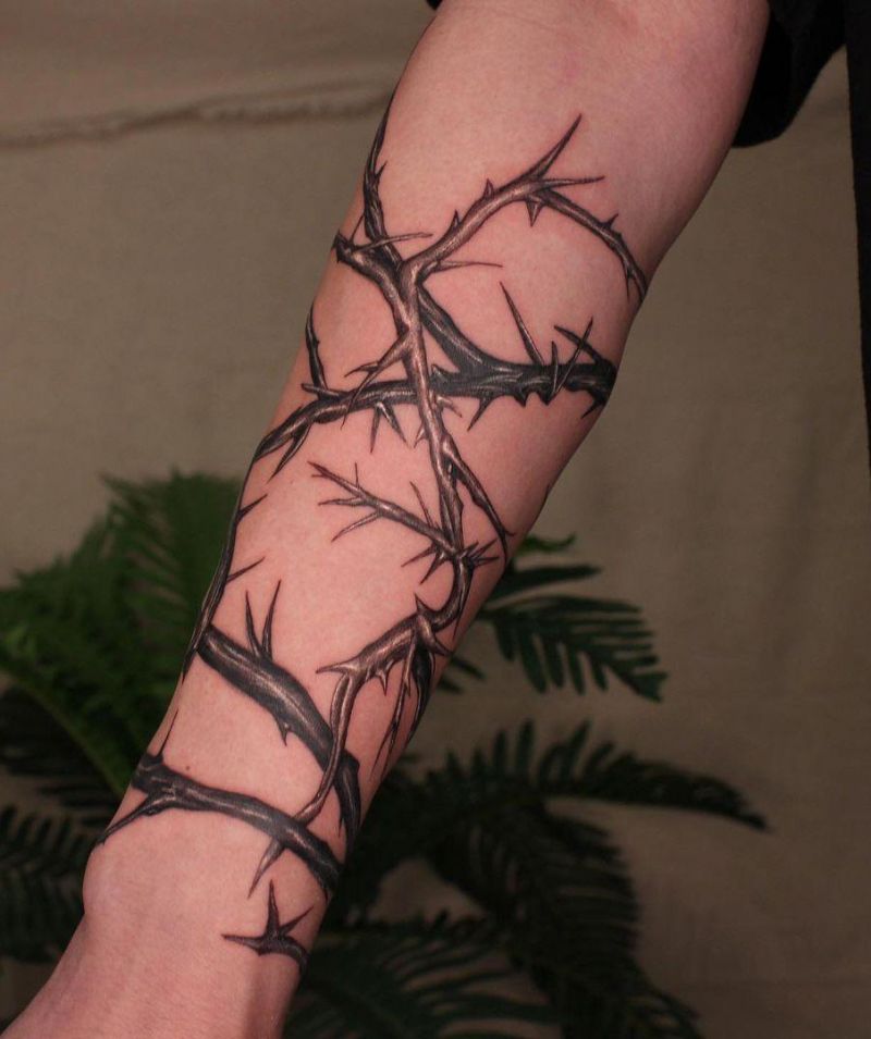 30 Pretty Thorn Tattoos You Need to Copy