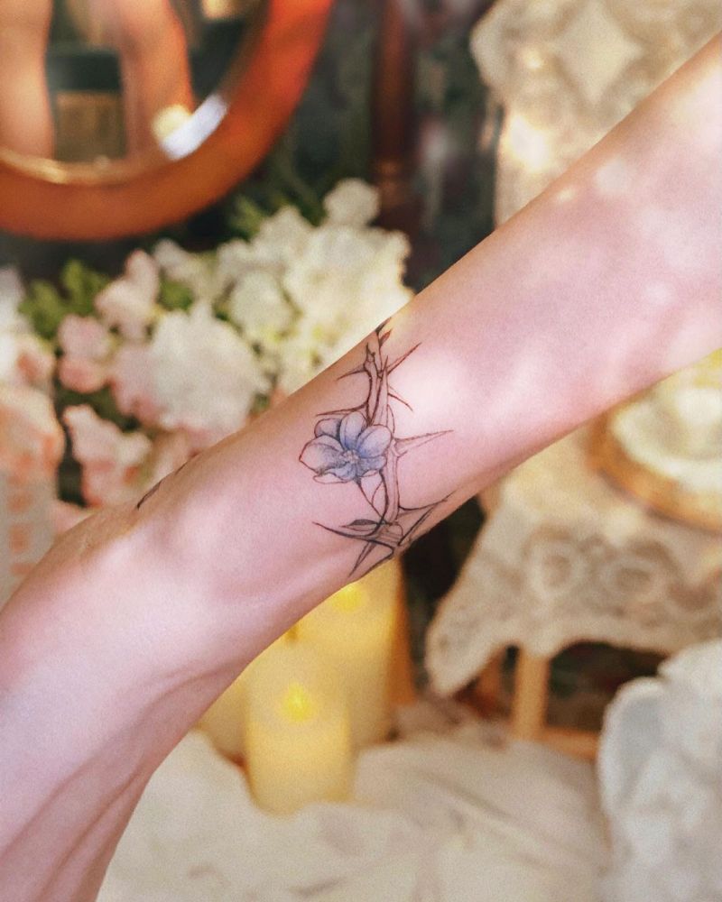 30 Pretty Thorn Tattoos You Need to Copy