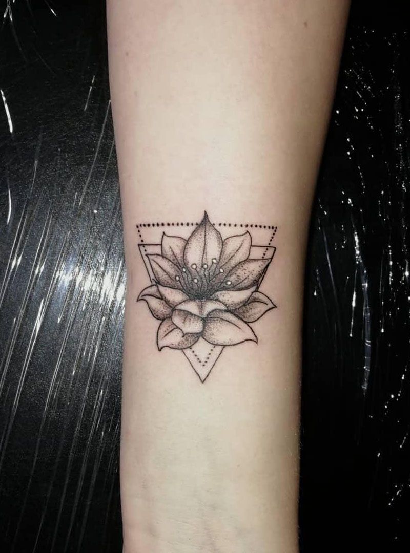 30 Perfect Water Lily Tattoos Make You Attractive