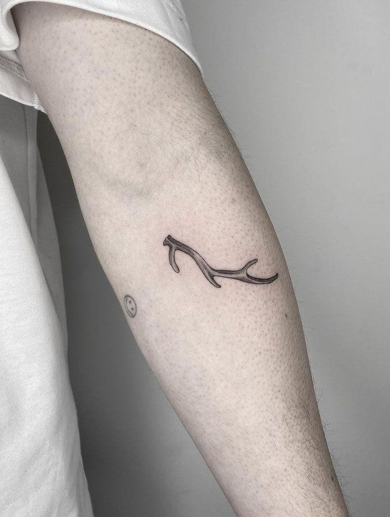 30 Pretty Antler Tattoos to Inspire You