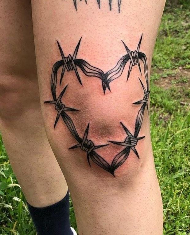 30 Pretty Barbed Wire Tattoos You Must Try