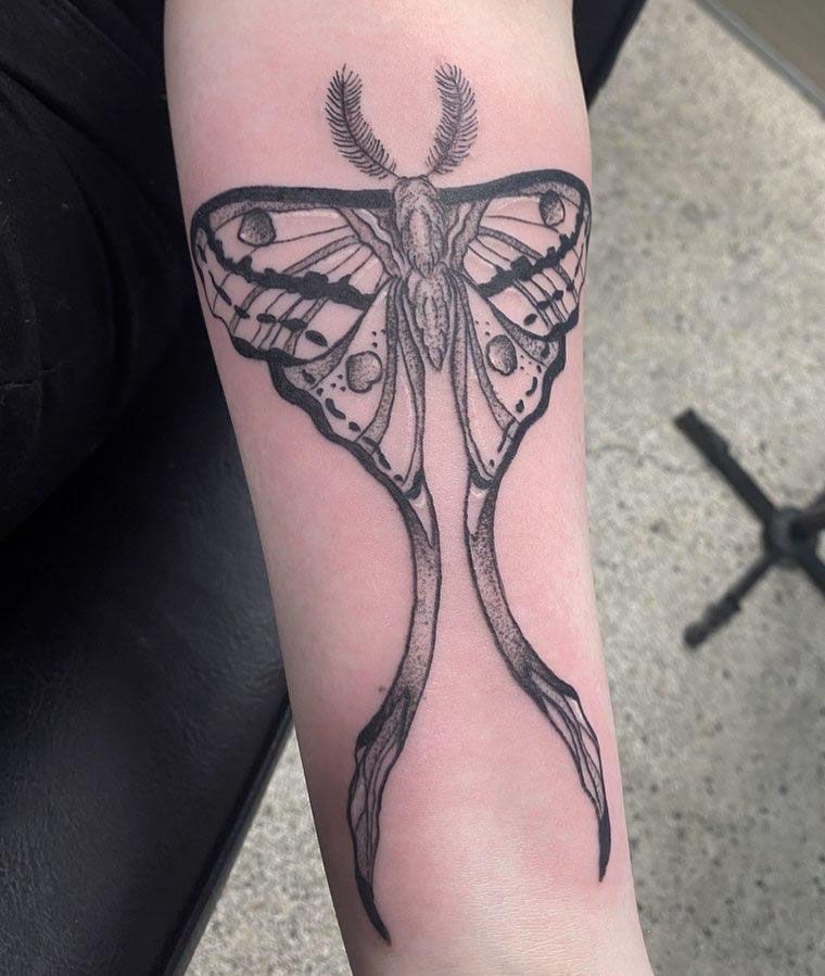 30 Pretty Luna Moth Tattoos to Inspire You