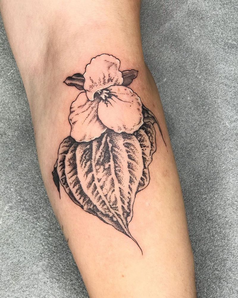 30 Pretty Trillium Tattoos You Can Copy