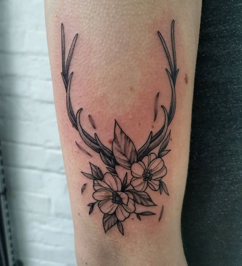 30 Pretty Antler Tattoos to Inspire You