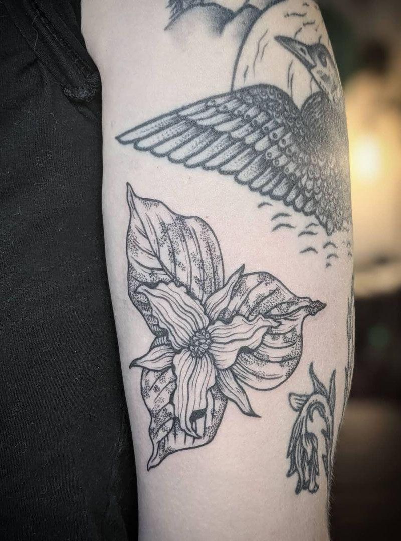 30 Pretty Trillium Tattoos You Can Copy