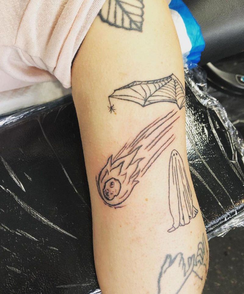 30 Pretty Comet Tattoos You Can Copy