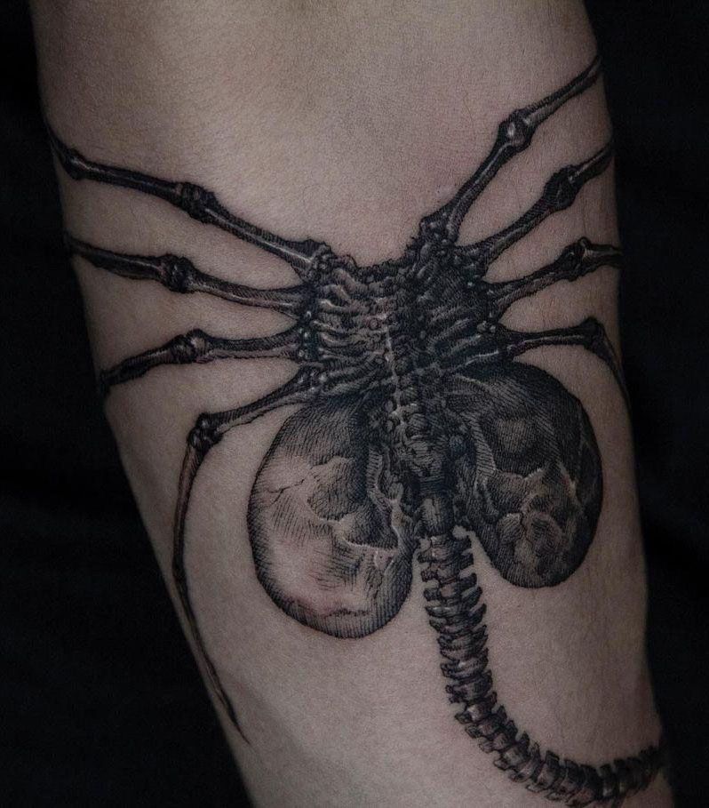 30 Unique Facehugger Tattoos for Your Inspiration