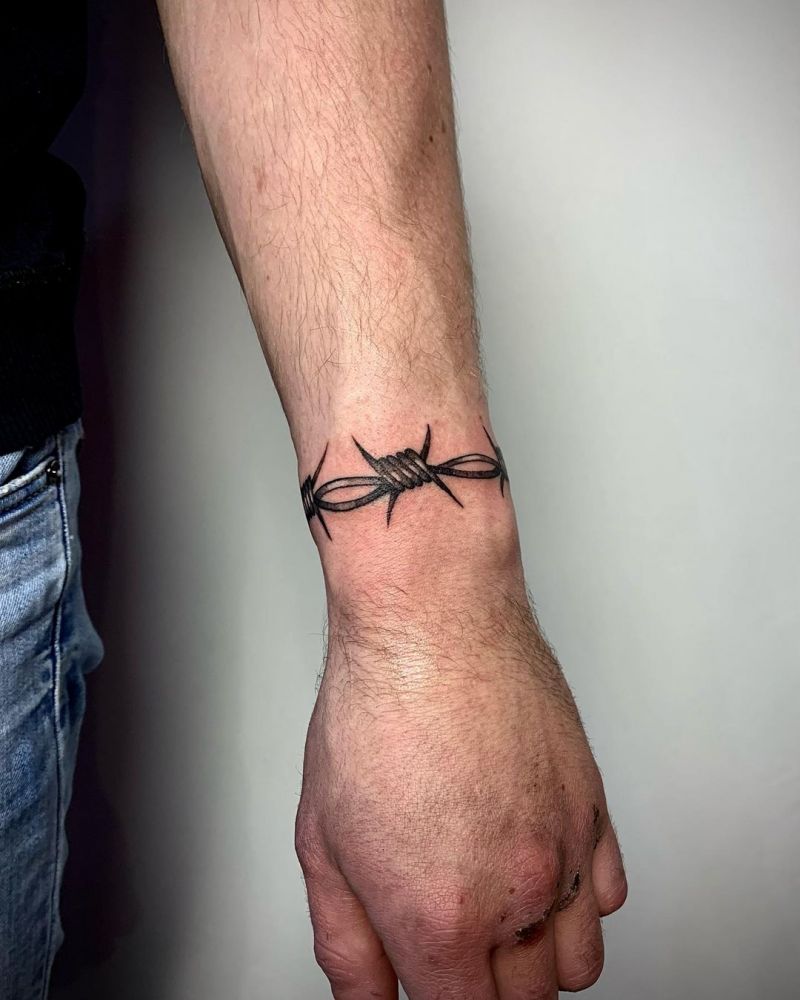 30 Pretty Barbed Wire Tattoos You Must Try