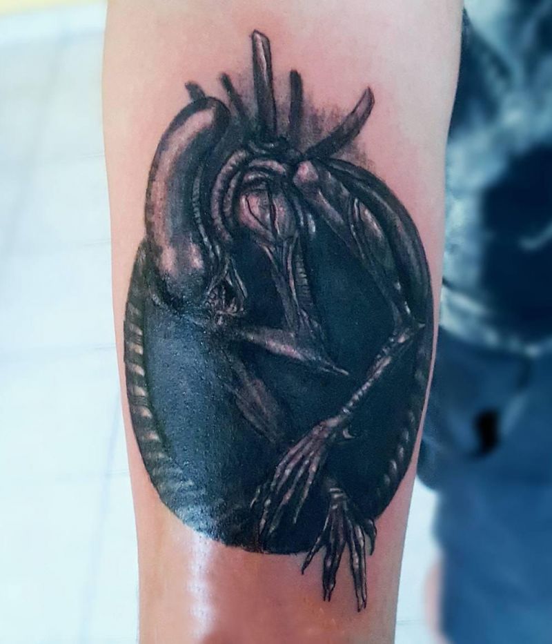 30 Unique Facehugger Tattoos for Your Inspiration