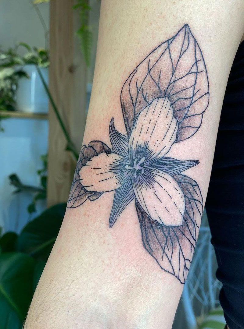 30 Pretty Trillium Tattoos You Can Copy