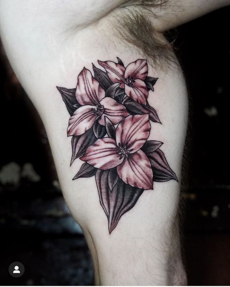 30 Pretty Trillium Tattoos You Can Copy