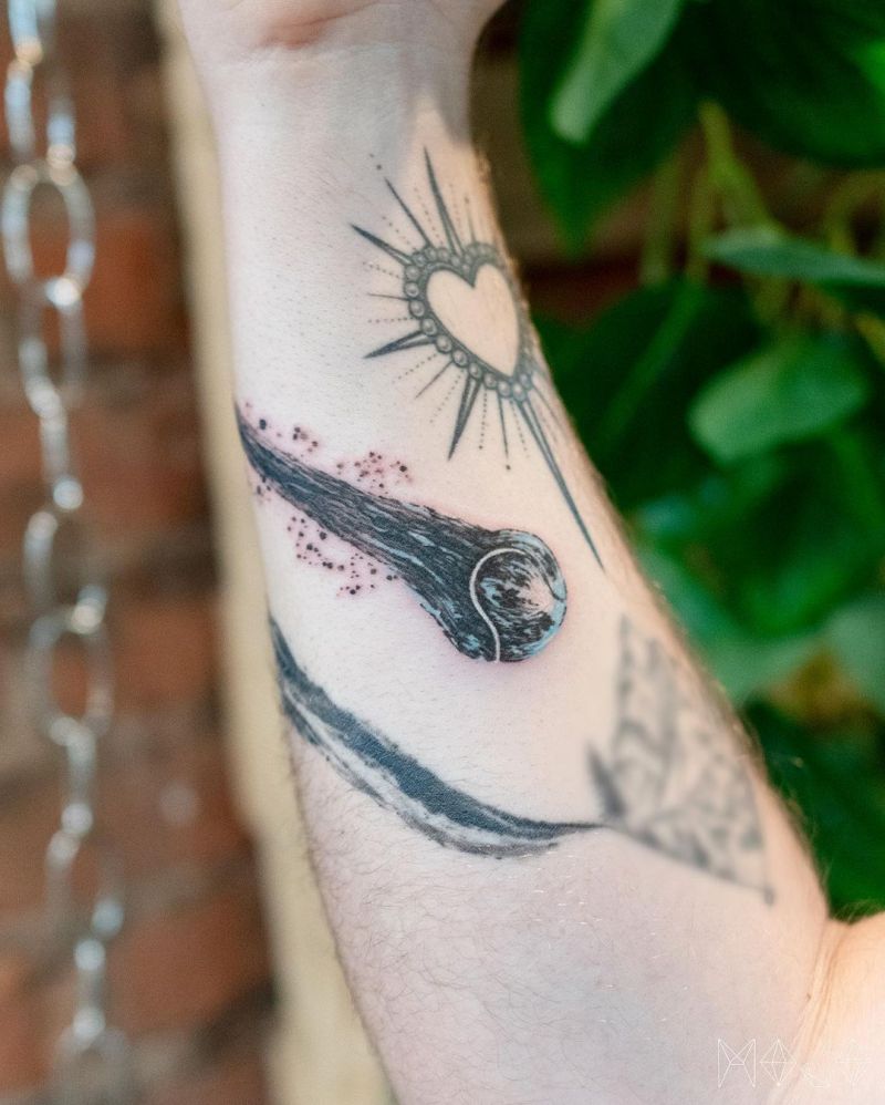 30 Pretty Comet Tattoos You Can Copy